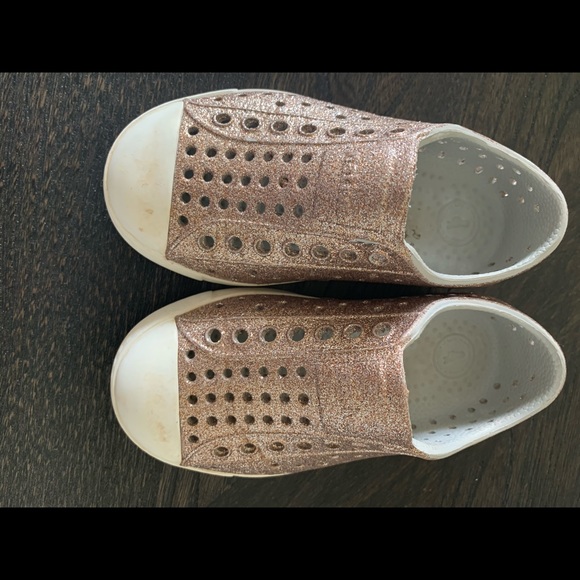 Native Shoes Other - GUC size 8 Natives